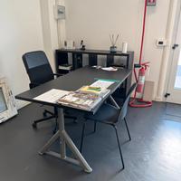 Scrivania Idasen e Kallax con base