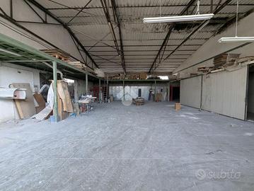 CAPANNONE A REVINE LAGO