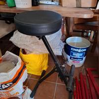 Sgabello regolabile per chitarristi e tastieristi