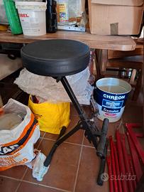 Sgabello regolabile per chitarristi e tastieristi