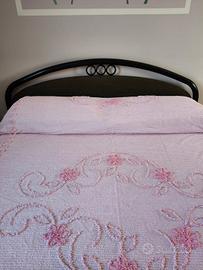 Letto con 2 comodini e reti a doghe singole 