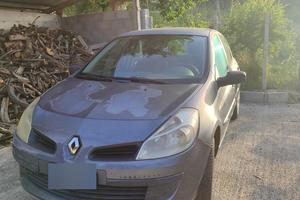 Renault Clio 2006 – 129.000 km – Gancio traino