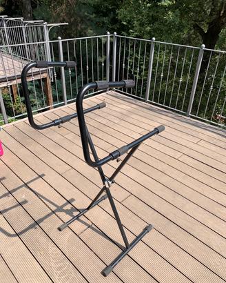 Cavalletto per tastiere e sintetizzatori.