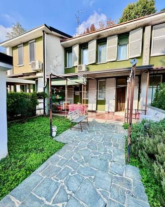 Villetta a schiera di 106 m² con 3 locali e box au