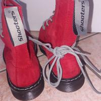 scarpe anfibi rossi