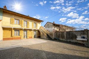 SOLUZIONE INDIPENDENTE CON CORTILETTO PRIVATO