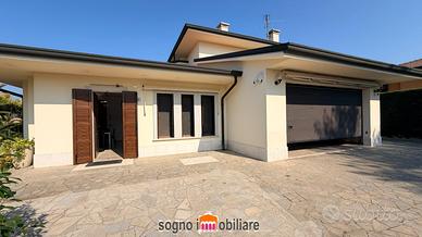 Elegante Villa Singola Su Piano Unico