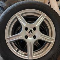 4 cerchi in lega Renault da 16" completi di gomme