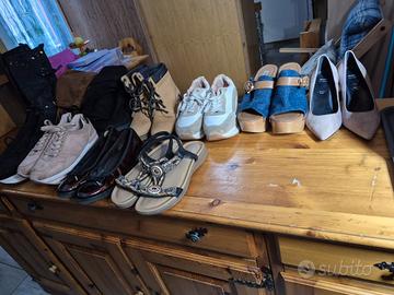 9 paia di scarpe 