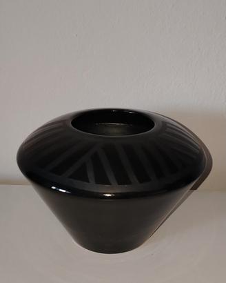 vaso in ceramica nero