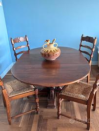 Tavolo rotondo allungabile abbinato a 6 sedie