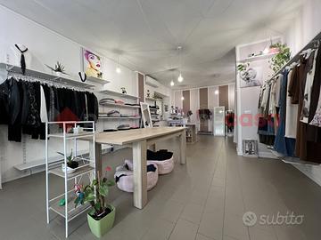 Negozio Isola Rizza [Cod. rif 3299836VCG]