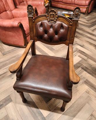 Antica poltrona trono in pelle e legno
