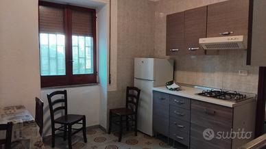 Quarto mono arredato+ terrazzino 400,00