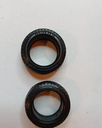 Lotto 2 pneumatici per automodelli Bburago in scal