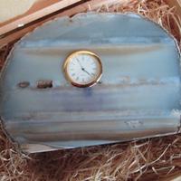 Agata con orologio