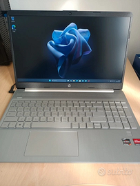 PC portatile HP Ryazen 7 5825U batteria al 98%