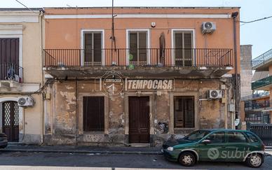 Ampio appartamento su due livelli con terrazzo e s
