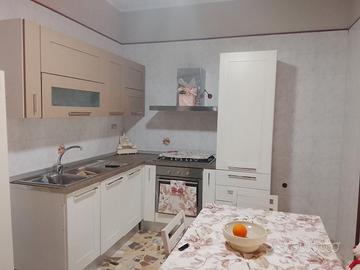 Cucina e frigo due porte