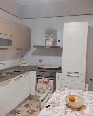 Cucina e frigo due porte
