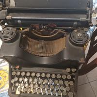 macchina da scrivere olivetti 