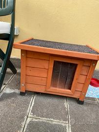 Cuccia per gatti da esterno in legno