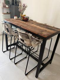 Tavolo bar vintage con un mese di vita
