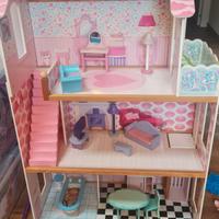 Casa delle bambole con ascensore