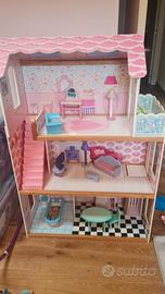 Casa delle bambole con ascensore