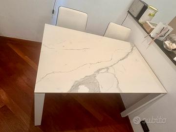 Tavolo in gres 120x80 allungabile + 4 sedie