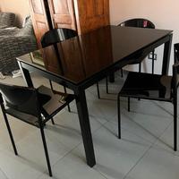 Tavolo da cucina in vetro temperato nero