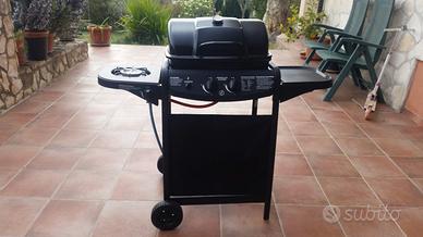 Barbecue con fornello laterale