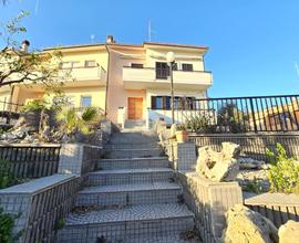 VILLA A SCHIERA A TERMOLI