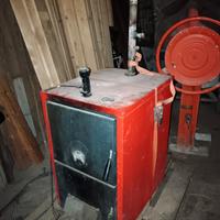 Piccola caldaia a legna