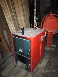 Piccola caldaia a legna