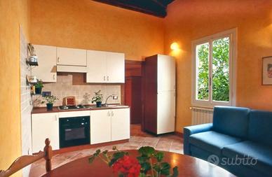 Bilocale arredato al piano terra-valle aurelia