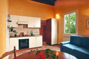 Bilocale arredato al piano terra-valle aurelia