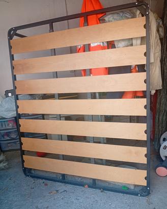 rete con doghe in legno larghe 