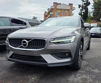 Volvo V60 Cross Country B4 (d) AWD automatico Plus