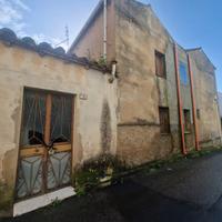 Casa singola con cortile