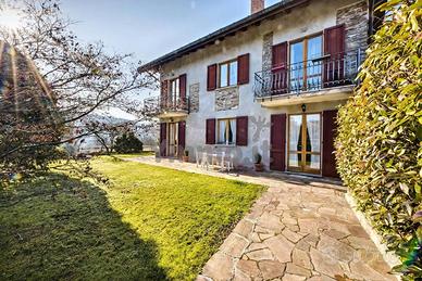 Villa di 210 m² con più di 5 locali a Luino