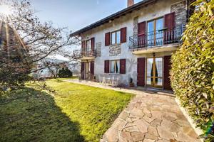 Villa di 210 m² con più di 5 locali a Luino
