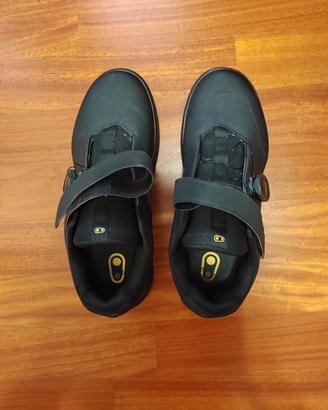 PEDALI RACEFACE +SCARPE CRANK. FLAT 