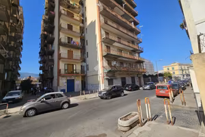 4 LOCALI A TORRE ANNUNZIATA