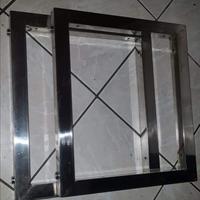 Lavandino in vetro e specchiera