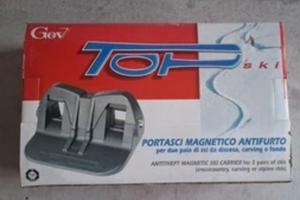 Porta sci magnetico con serratura. 