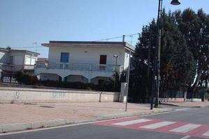 Palazzo / Stabile di 210 m² con 1 locale a Castel 