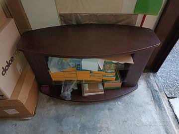 Mobile Porta TV Curvo in legno Scuro con Ripiani