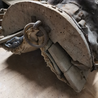 Sella, finimenti e collare vecchi di asino o caval