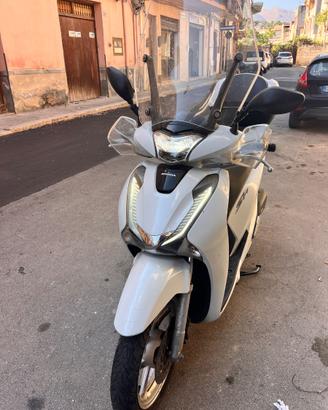 SH 125 bianco perlato del 2018